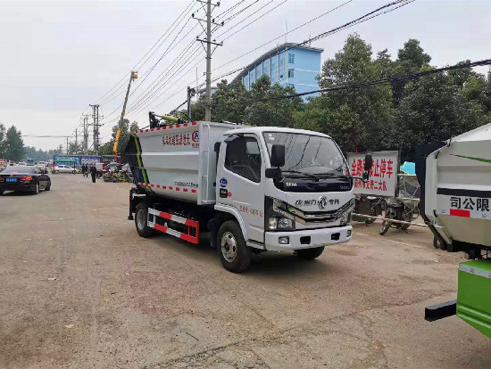 	東風(fēng)小多利卡國六藍牌無泄漏自裝卸（掛桶）式垃圾車