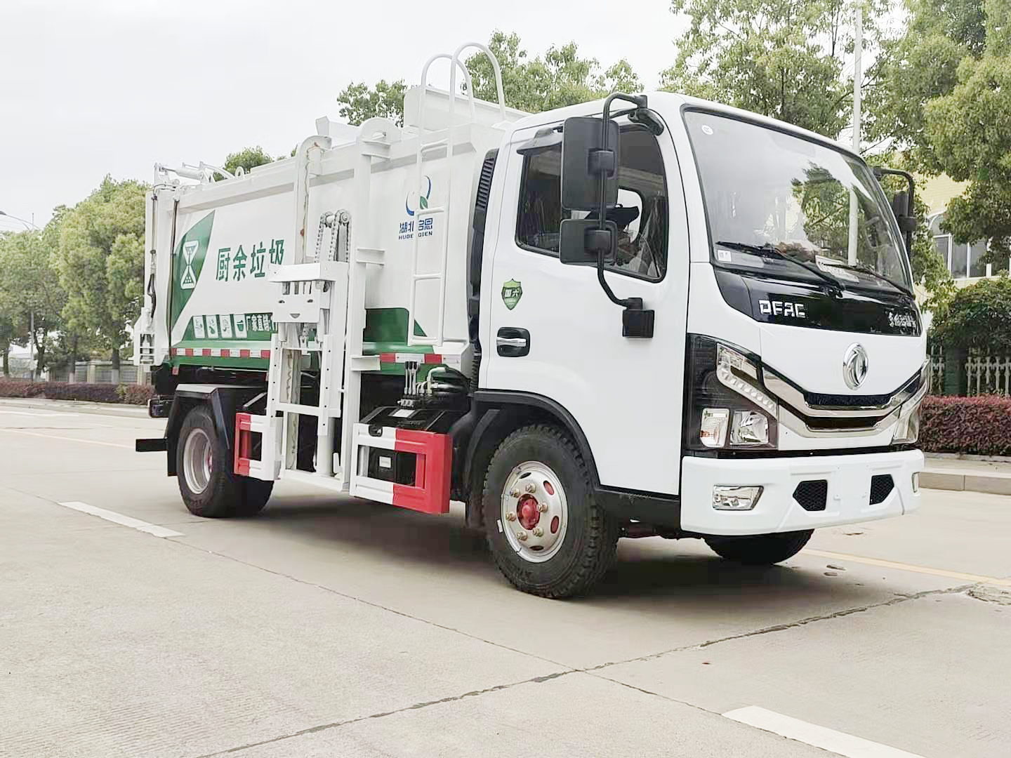 東風(fēng)多利卡藍牌餐廚垃圾車 玉柴140馬力